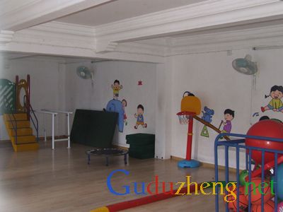 ������С�糵��ͯ��չ����