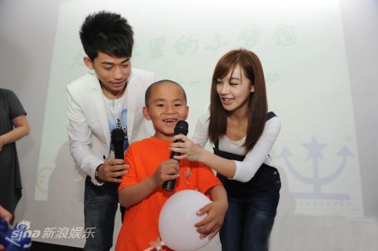 李菲儿苏醒和小朋友