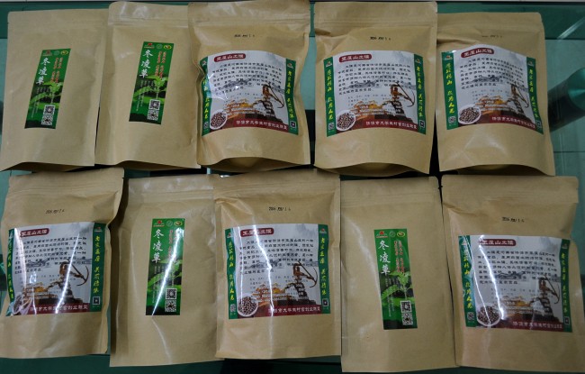 济源家长为瑞曼师生带来了家乡特产