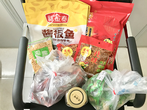 豆豆妈妈给瑞曼送来家乡特产